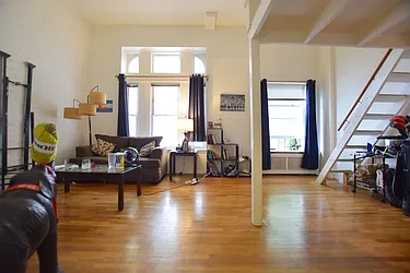 Rented by Street Realty Brokerage LLC