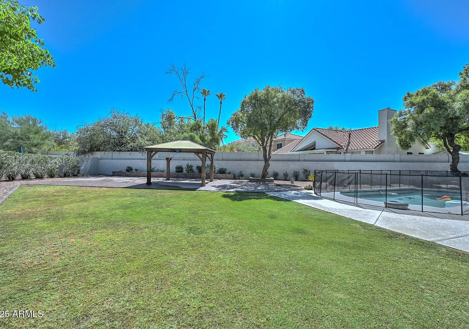 4 bed, 2.0 bath, 1749 sqft, $4,000 — Photo 3