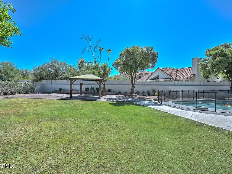 11509 N 109th Way — Photo 3
