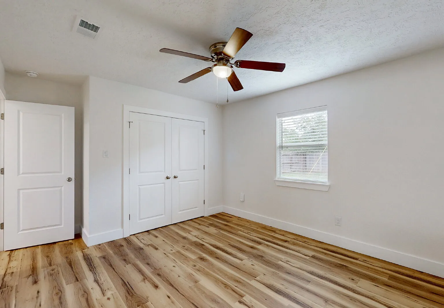 3 bed, 2.0 bath, 1144 sqft, $1,900 — Photo 3