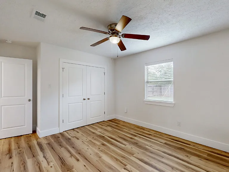 1012 San Saba Dr — Photo 3