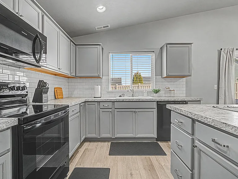 2742 W Balboa Dr — Photo 43