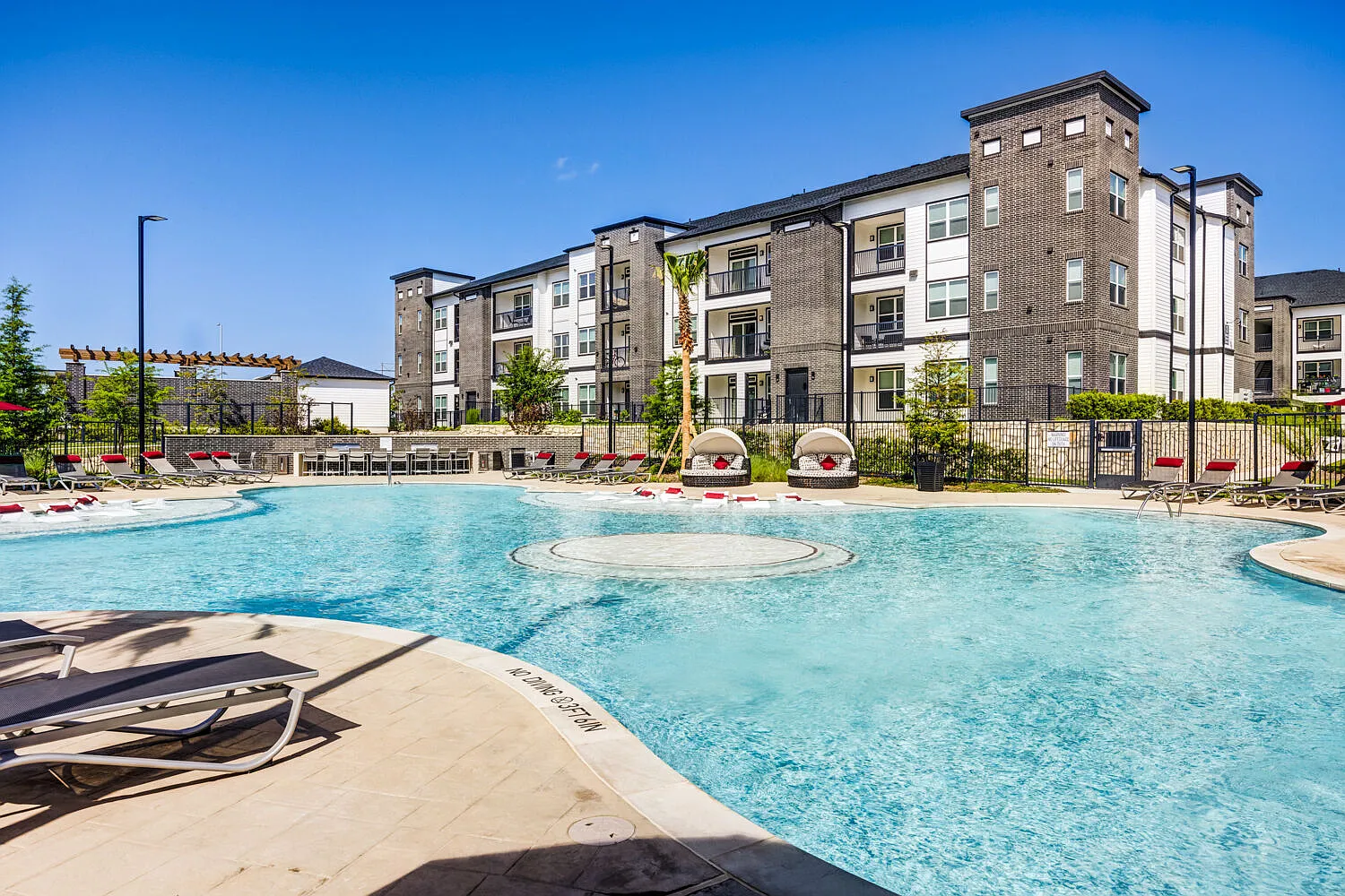 Avelyn San Marcos — Photo 1