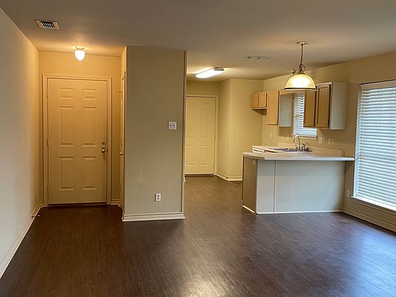 3rd image of 2517 Westminster Dr