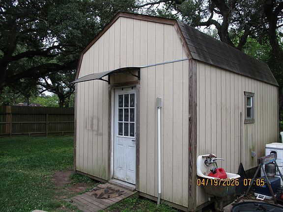 4th image of 112 Chinaberry St