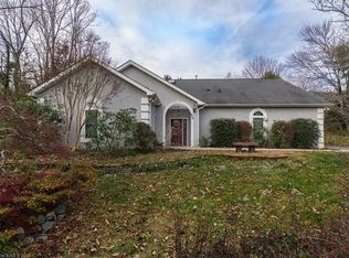 820 Riceville Rd, Asheville, NC 28805