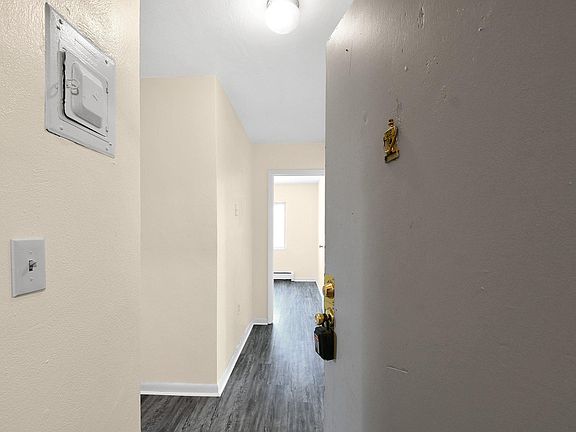 3rd image of 905 Neal Ave
