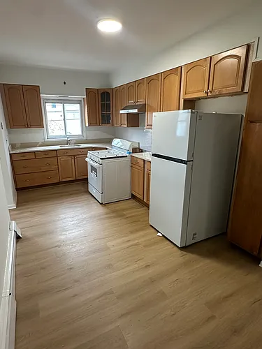 887 Manor Rd #3 Photo 1