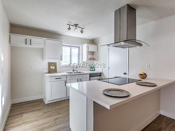 5th image of 5908 Balzar Ave