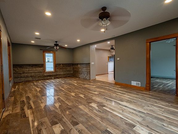 5th image of 102 S Vandemark Ave