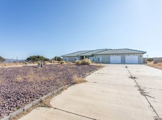 13025 Whitehaven St, Oak Hills, CA 92344