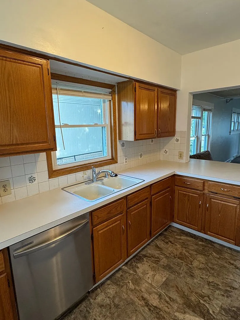 1231 W. College Avenue — Photo 4
