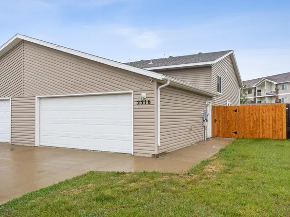2516 Amber Valley Ct S, Fargo, ND 58104