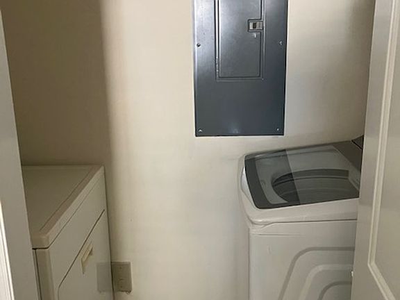 5th image of 715 Clearwater Ct APT L