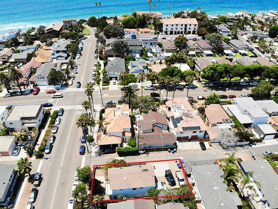 Location - 1min to Moonlight beach