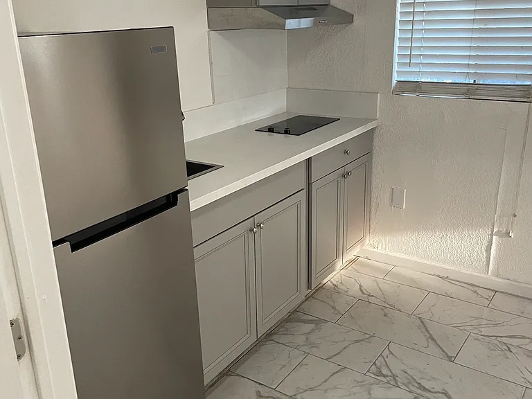 523 Brookside Ave — Photo 6
