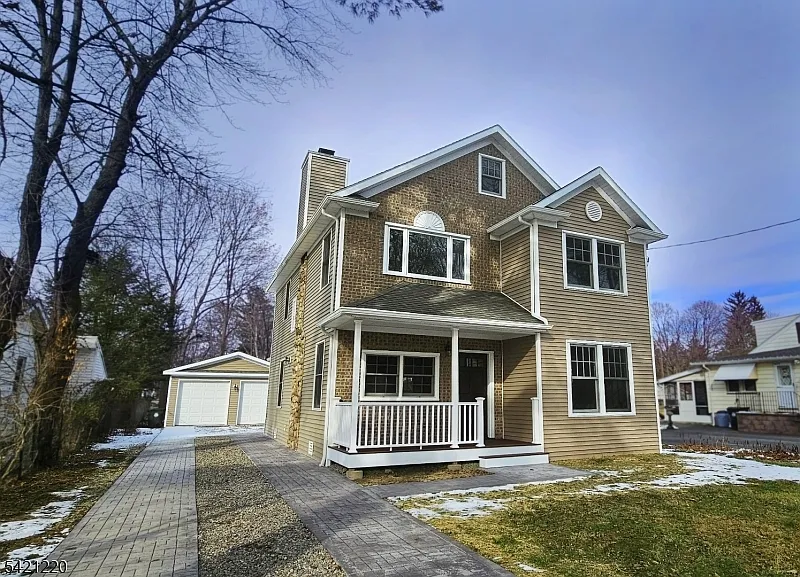 27 Forest Rd photo 1