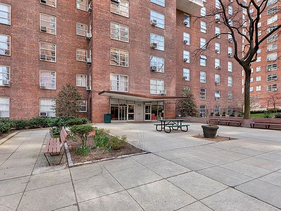 2nd image of 70 La Salle St APT 6D