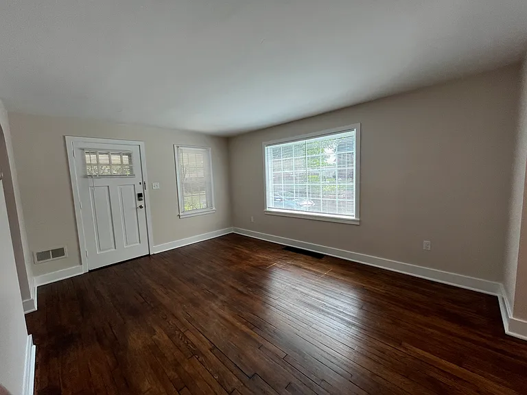 202 Maple Ln — Photo 5