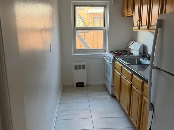 134-25 Cherry Avenue image 1 of 6