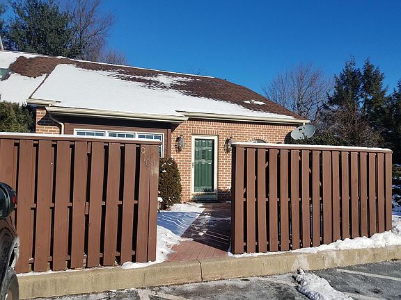 End unit with 2 assigned parking spots. Nice courtyard entranceway.