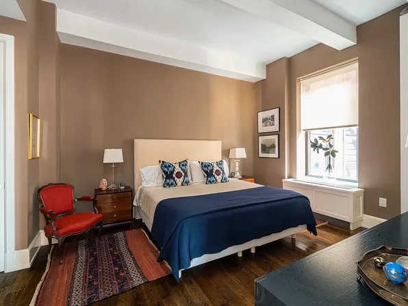 260 Park Avenue South image 3 of 9