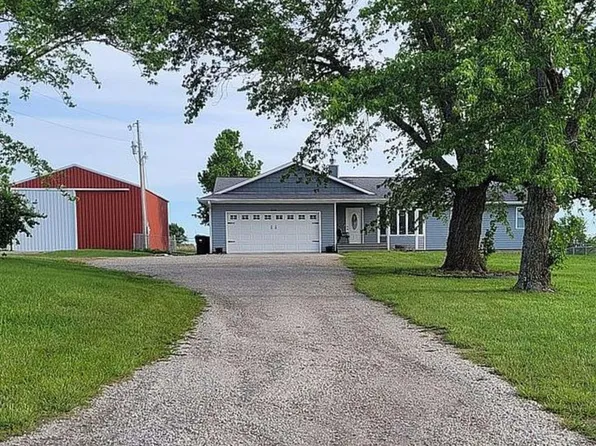 9235 SW 21st St, Topeka, KS 66615