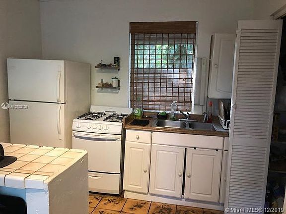 4th image of 2842 Sheridan Ave #1