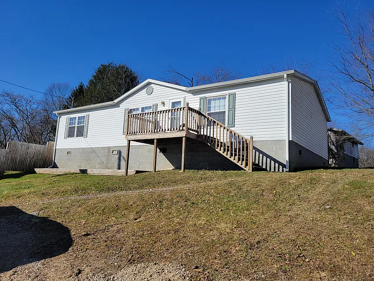 222 Blackburn St — Photo 16