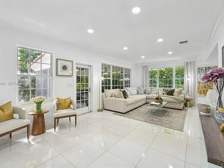 420 Aledo Ave — Photo 3
