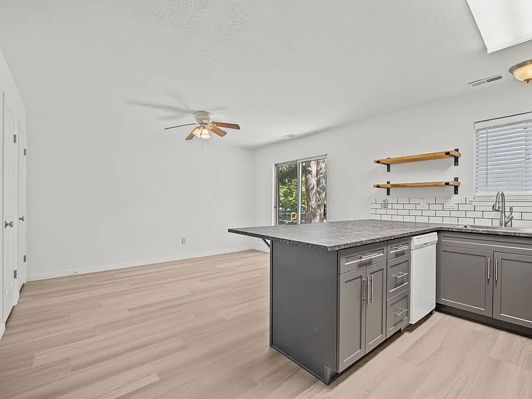 945 S Freedom Blvd #18 — Photo 41