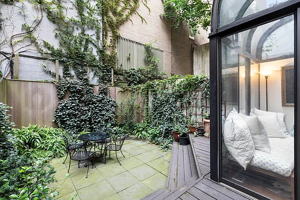 Sold by Compass | media 16