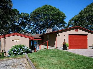 40 Oak Hill Rd, Narragansett, RI 02882