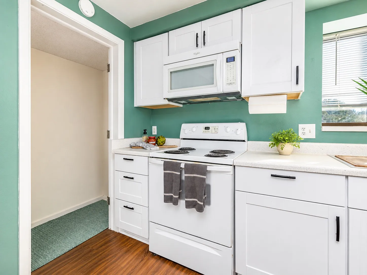 1 bed, 900 sqft, $2,100 — Photo 4