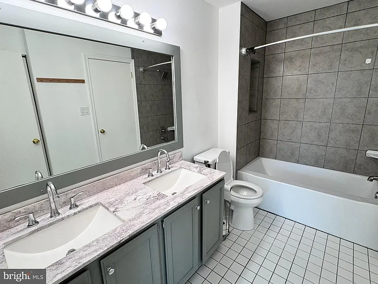 2371 Norrington Dr W — Photo 18