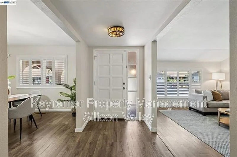 4 bed, 2.0 bath, 2215 sqft, $5,095 — Photo 3