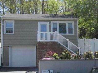 173 Hallock Landing Rd, Rocky Point, NY 11778