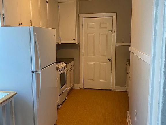 4th image of 2705 E Surrey Dr