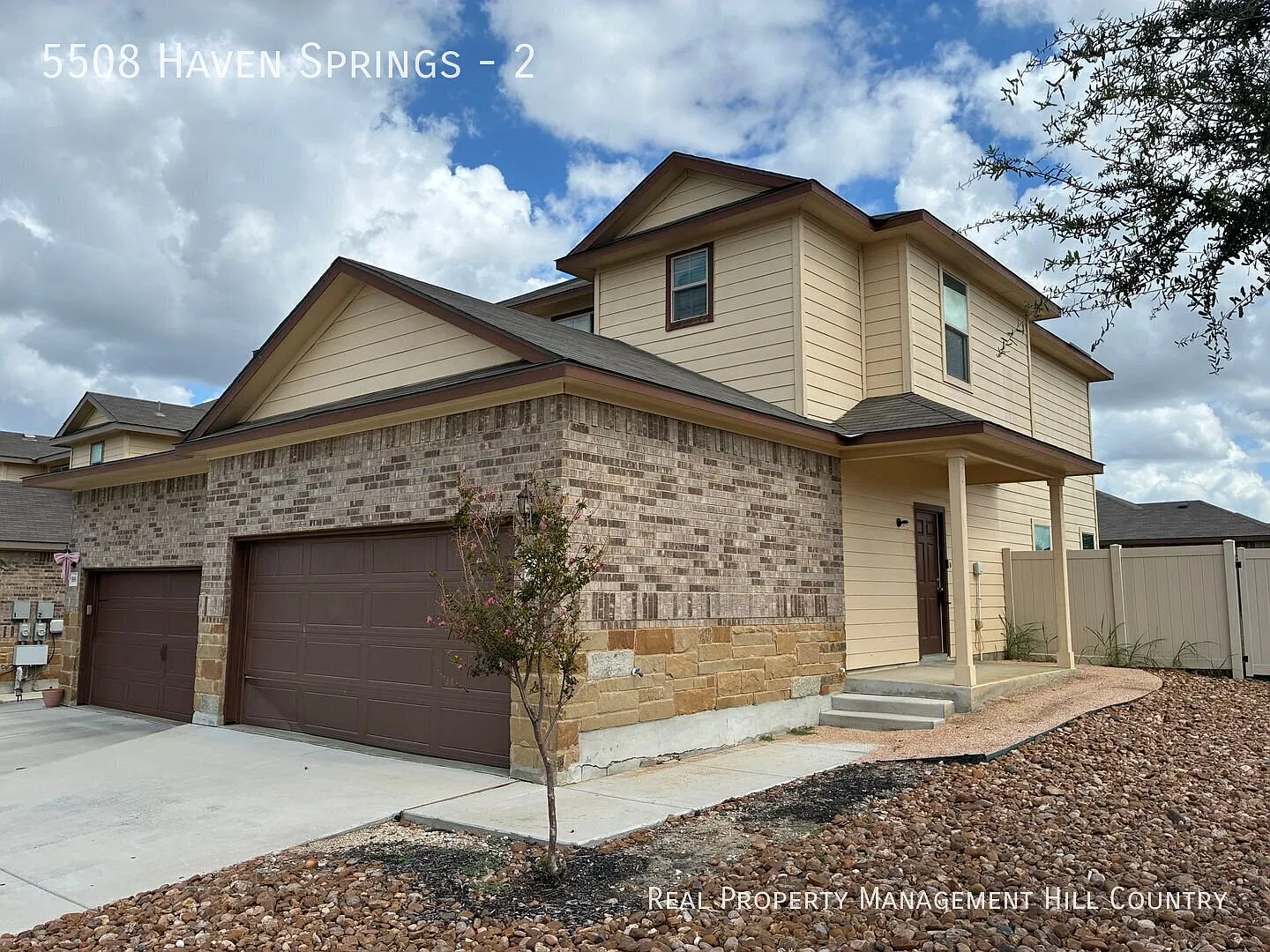 3 Bed / 2.5 Bath with Granite Kitchen, Spacious Backyard, and 2 Car Garage — Photo 1