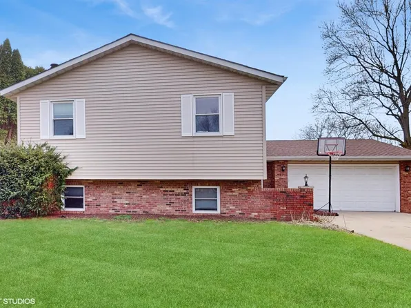 301 Primrose Cir, Chesterton, IN 46304