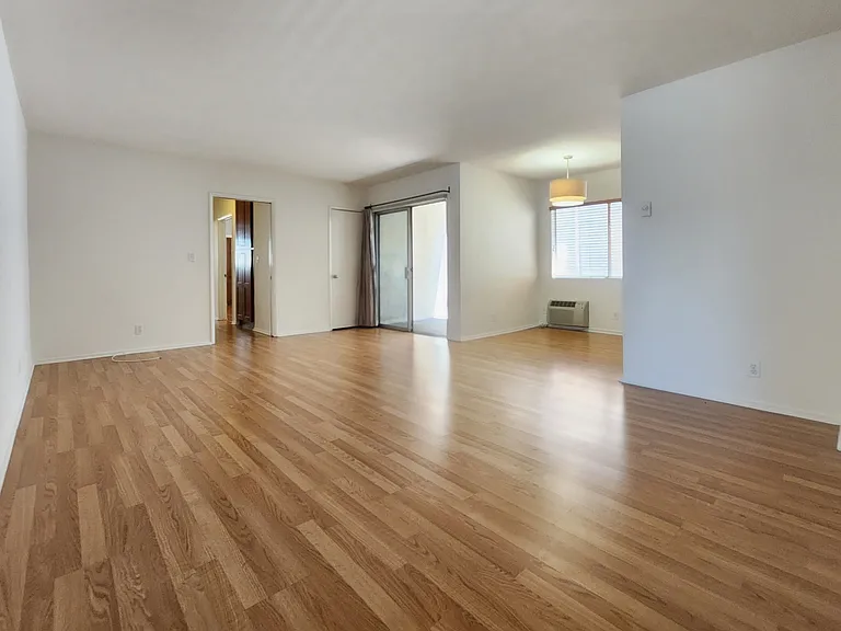 1850 Greenfield Ave #8 — Photo 7