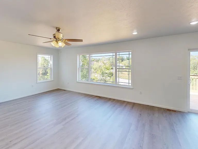 124 Sunset Cv — Photo 6