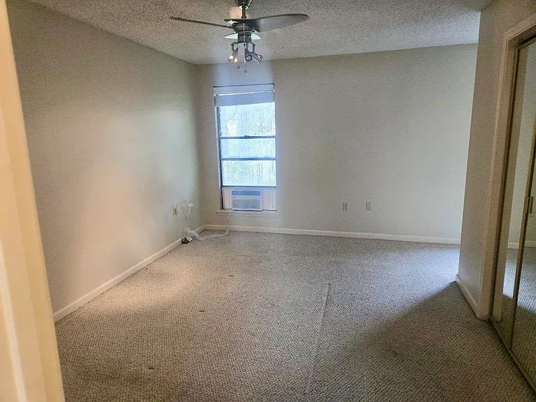 5135 S Oaks Dr — Photo 8