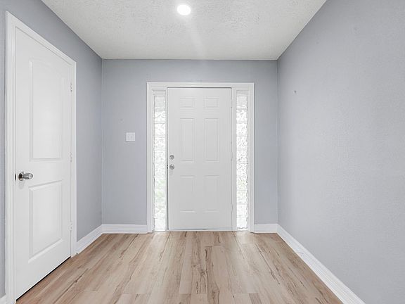 4th image of 614 Red Oak Ave