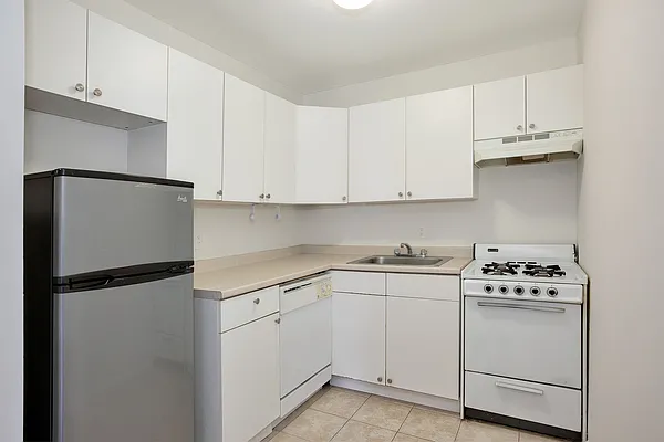 Rented by Nest Seekers International | media 14