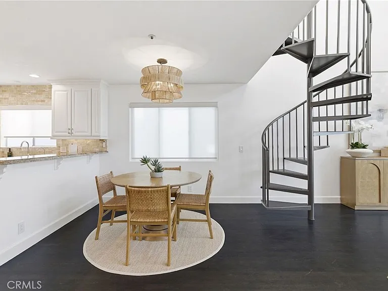 720 Manhattan Beach Blvd — Photo 14