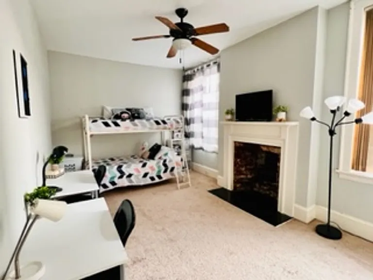 227 W Broughton St #3 — Photo 8