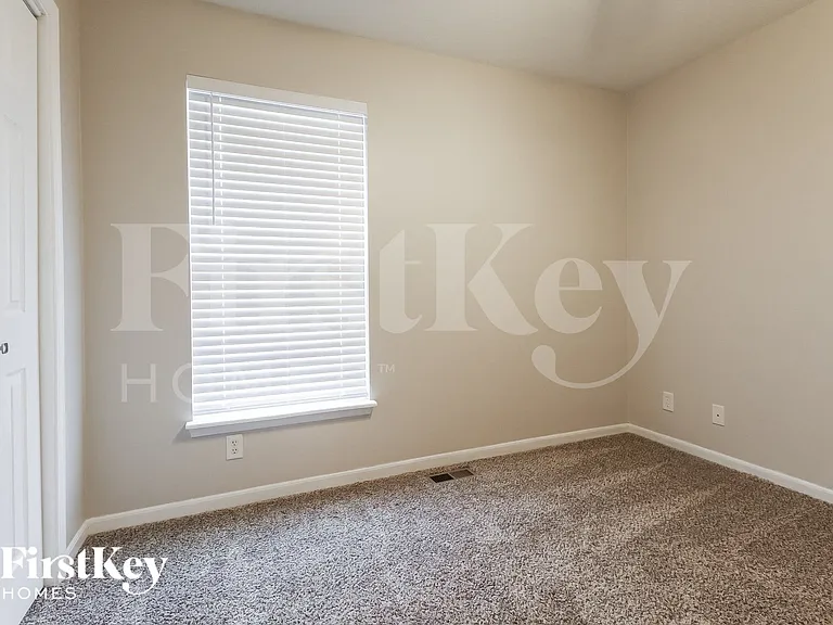 2211 Glenside Rd — Photo 10