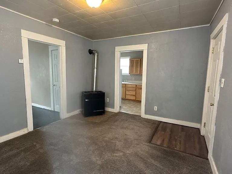 1513 Oregon Ave — Photo 3