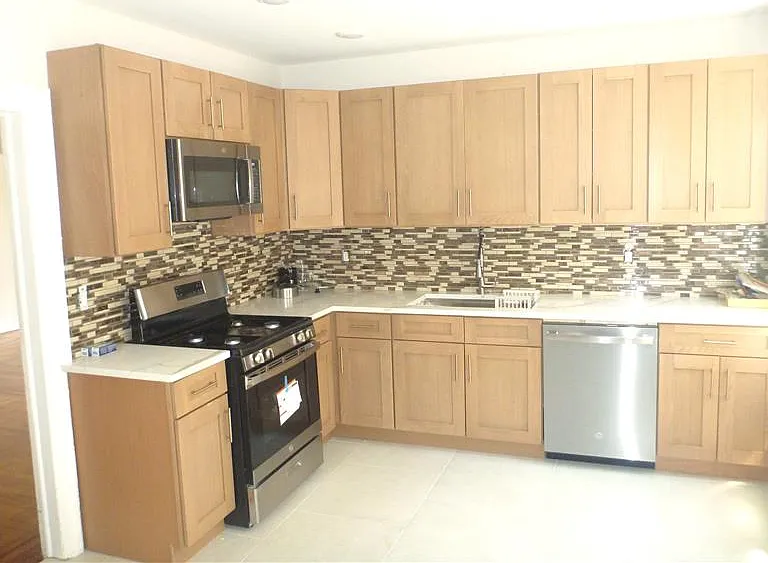 15 Vernon Ave #3 — Photo 3